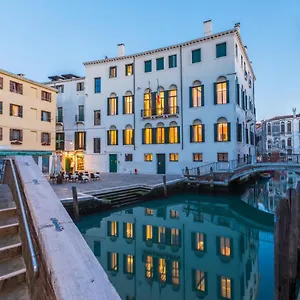 palazzo-morosini-degli-spezieri.hotelinveneto.com/